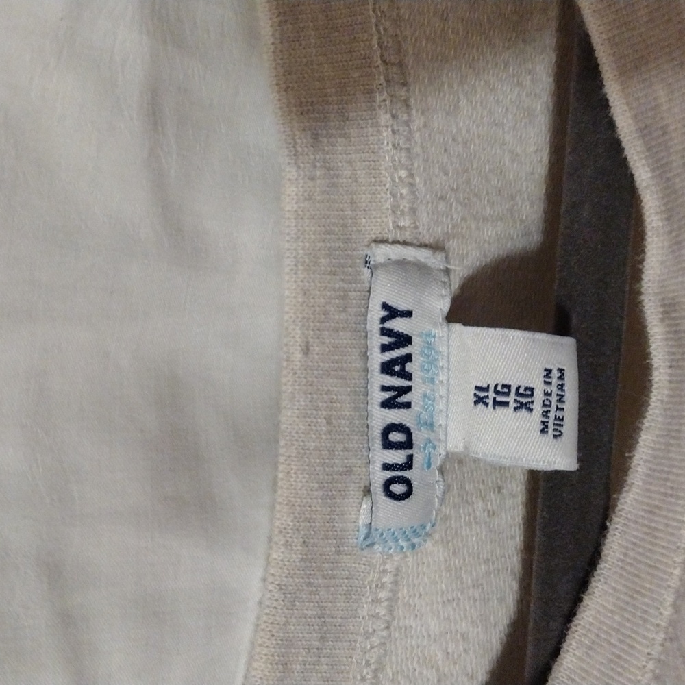 Old Navy, women's Fun And Stylish lightweight sweatshirt in extra large. - Picture 2 of 5